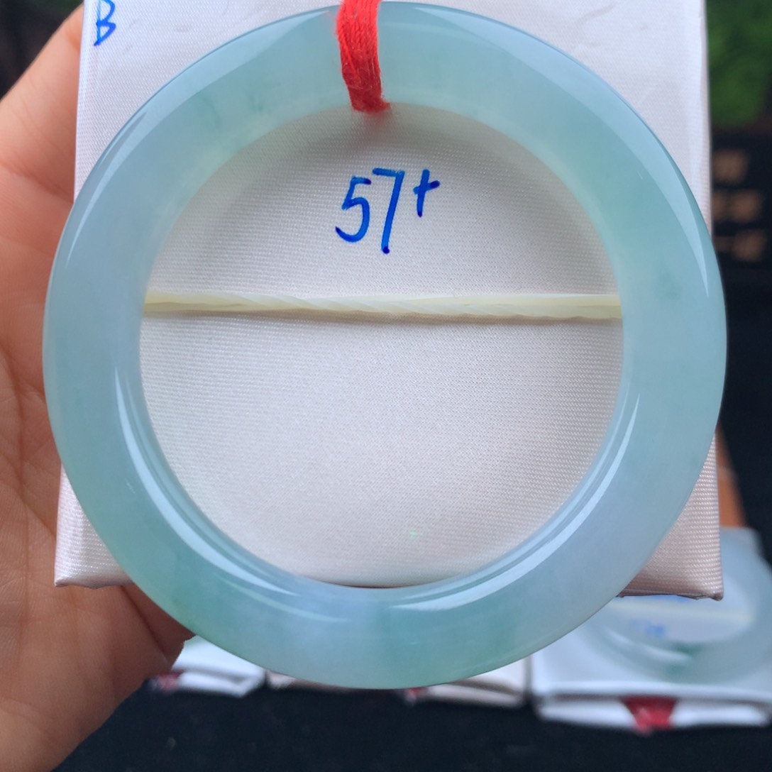 翡翠手镯未镶嵌手镯