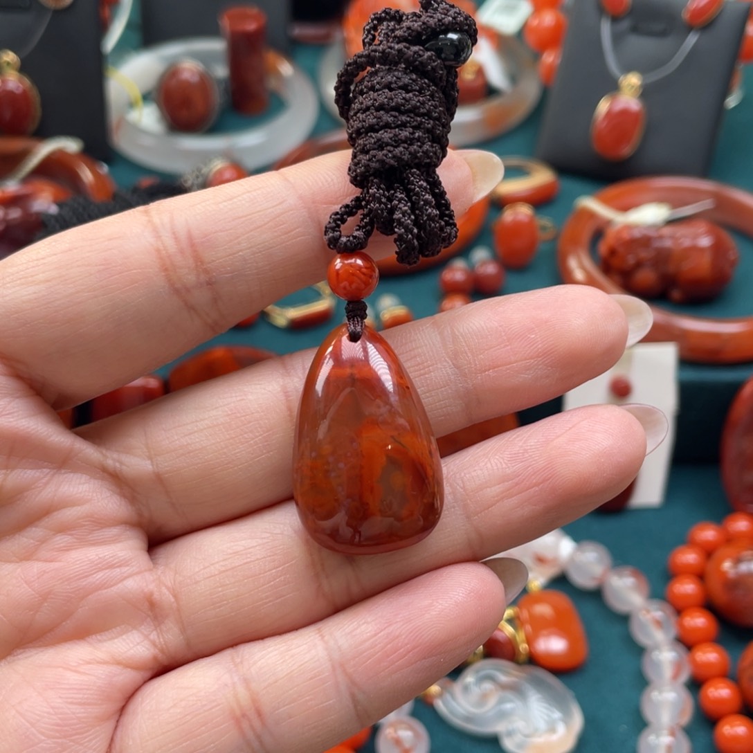 南红玛瑙未镶嵌川料南红火焰水滴吊坠