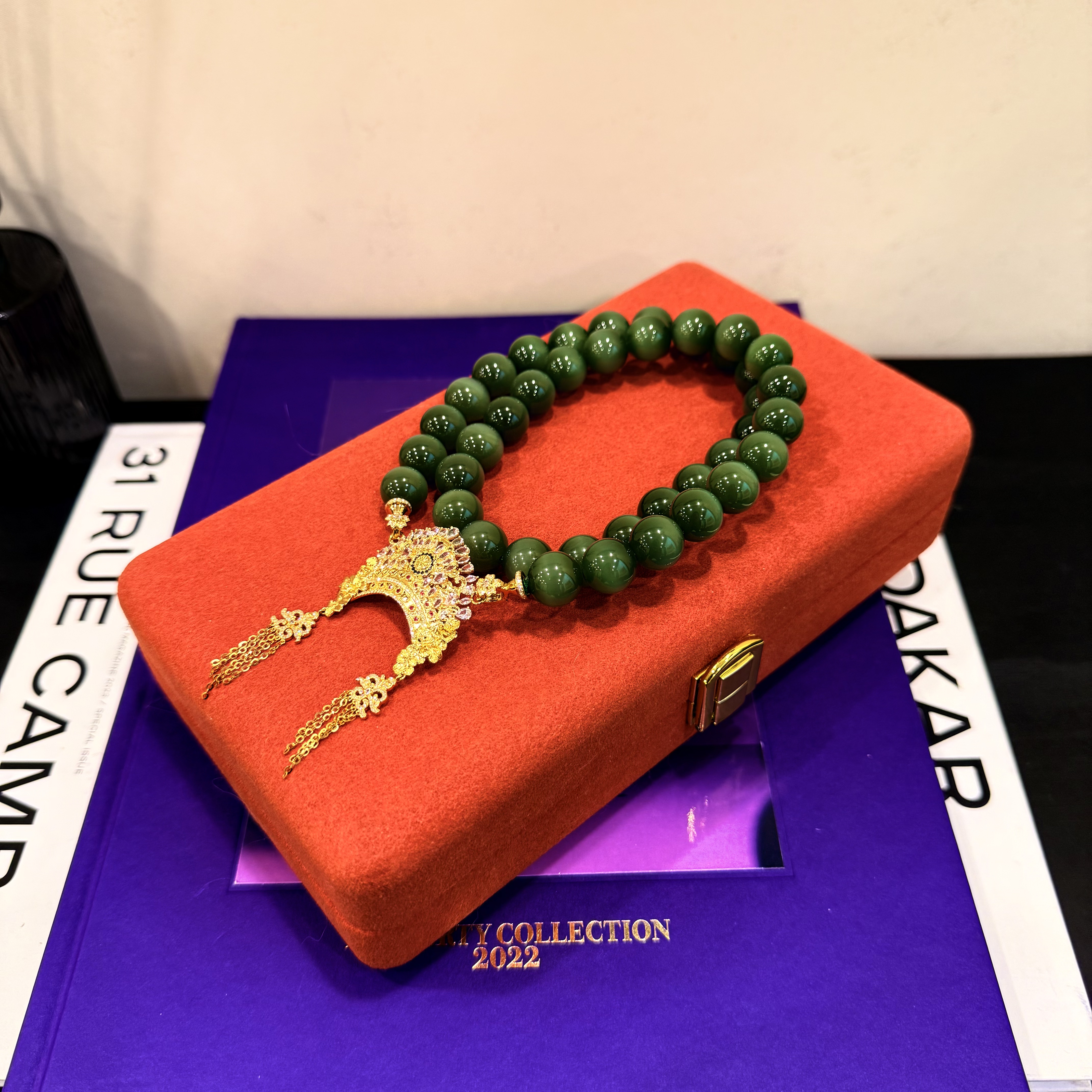 壹屿珠宝     111127     18 K金配件和田玉传世级颈饰    