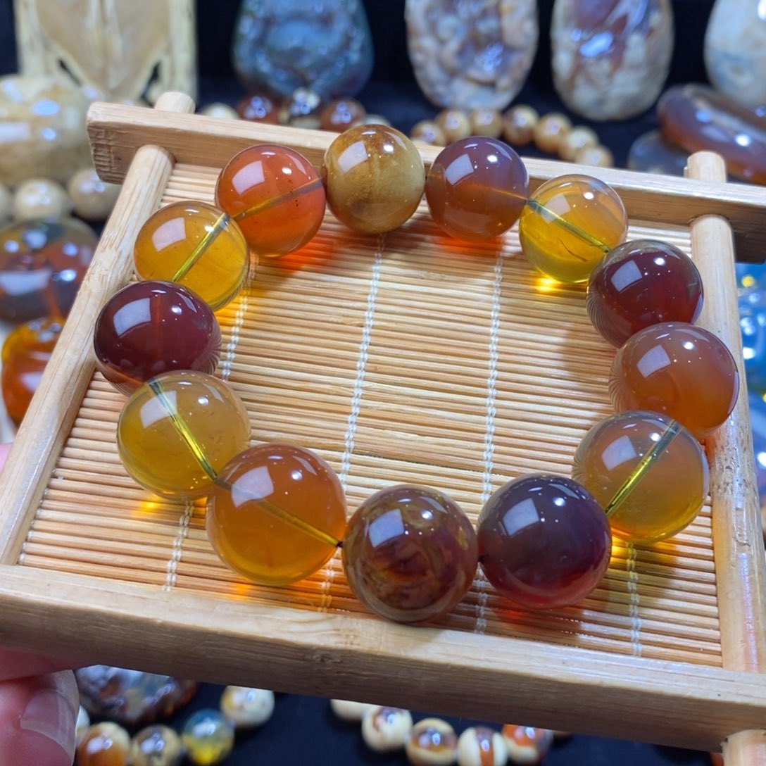 未镶嵌颈饰琥珀38克17+mm