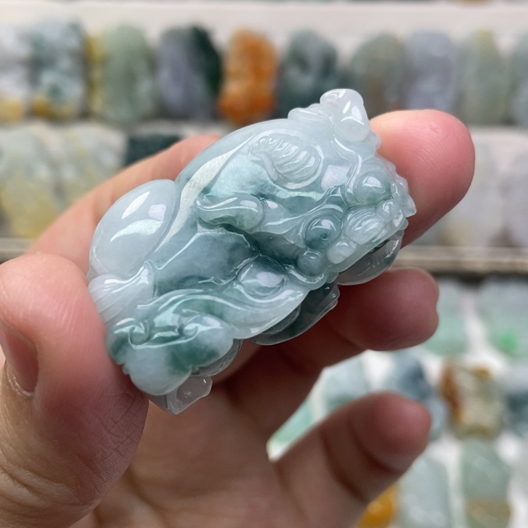 翡翠吊坠(赠链)未镶嵌