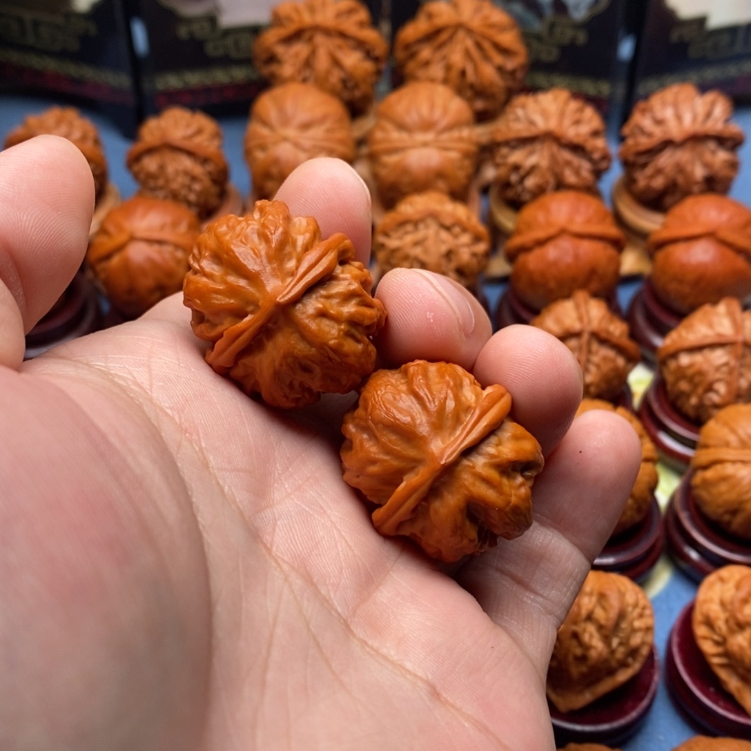 阿***胡文玩核桃把件玉石粗筋