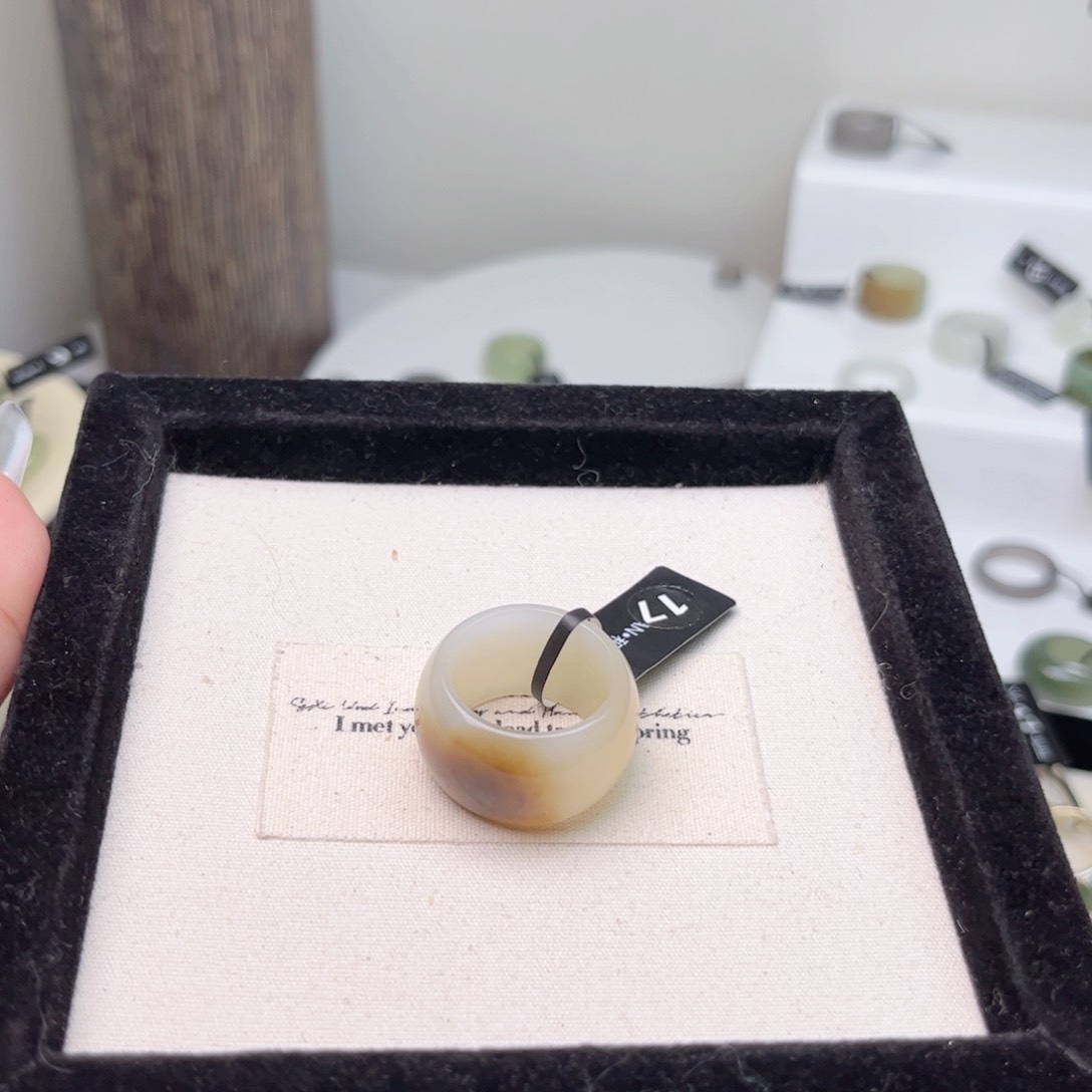 和田玉（糖玉）戒指未镶嵌爱****猫