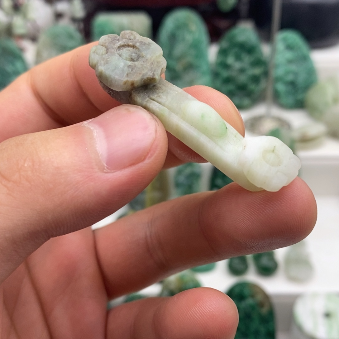 独山玉未镶嵌颈饰