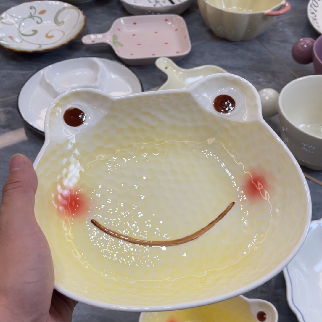 陶瓷微瑕餐具介意勿拍，满18飞！