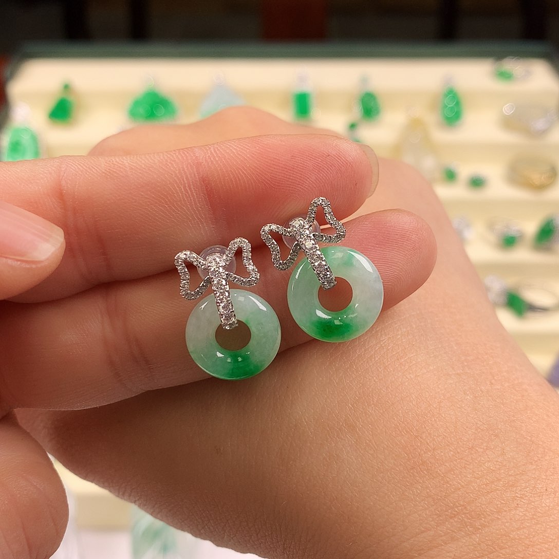 18K金镶嵌翡翠耳饰缅料