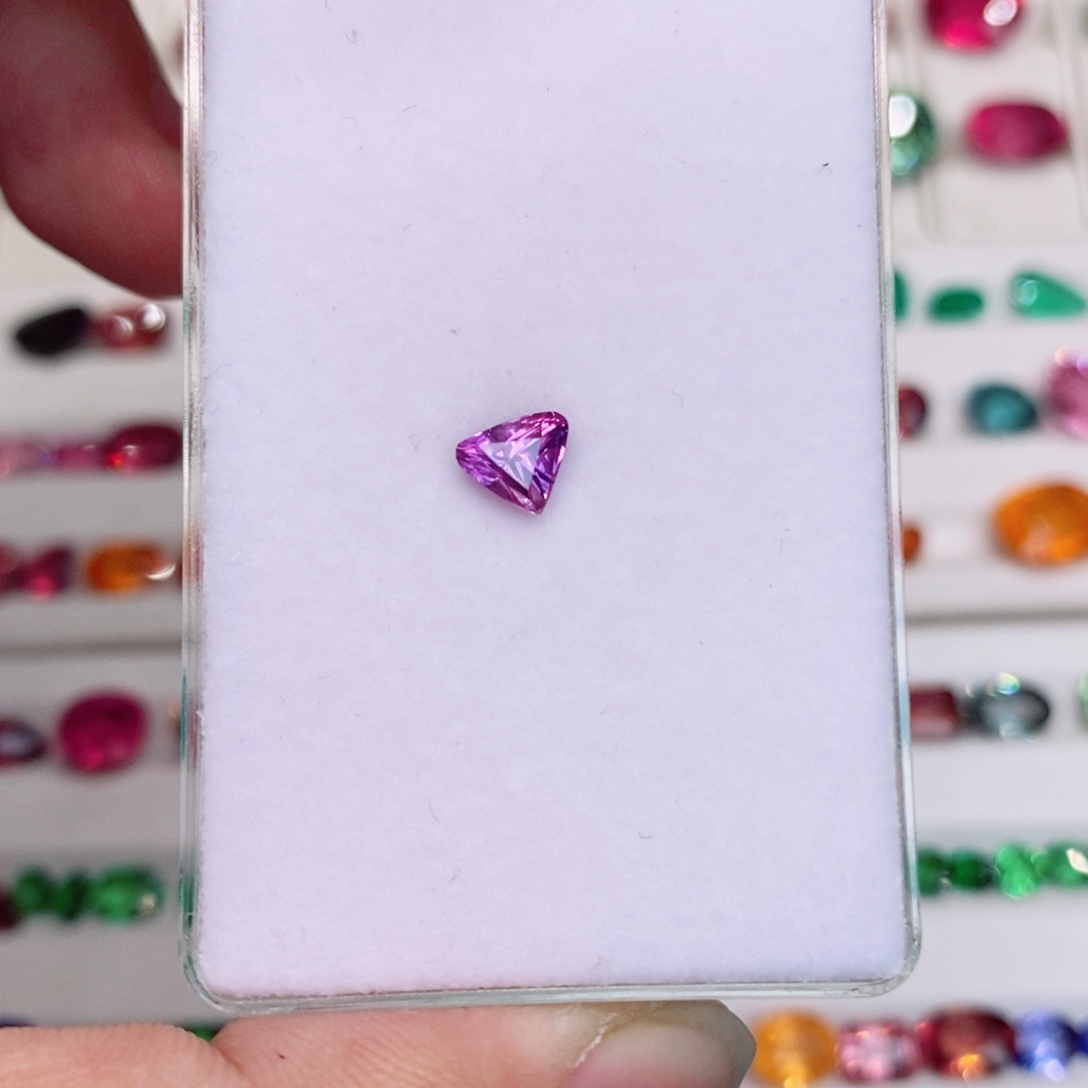 蓝宝石裸石未镶嵌紫色蓝宝石62分