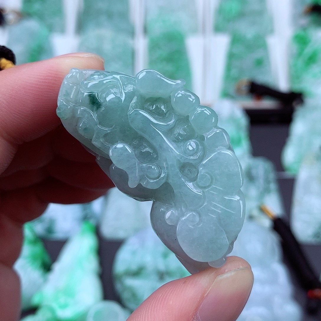 翡翠颈饰未镶嵌翡翠吊坠