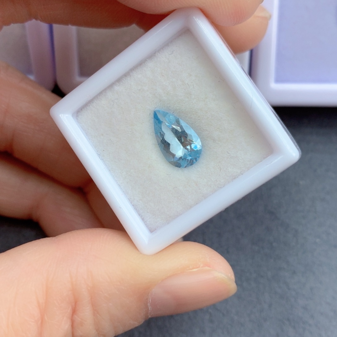 海蓝宝石笔搁未镶嵌1.37克拉裸石