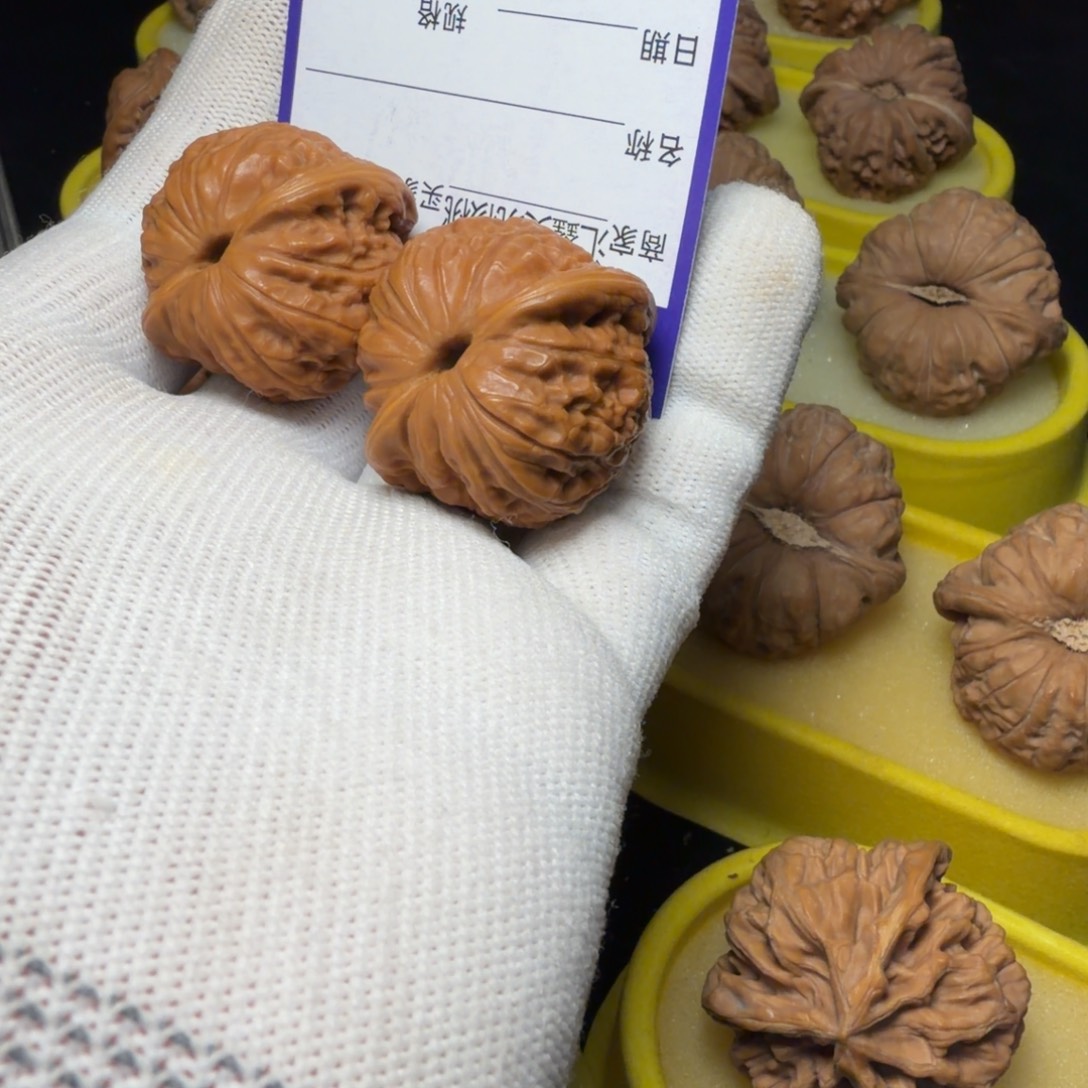 A***n吊坠文玩核桃乾隆磨盘