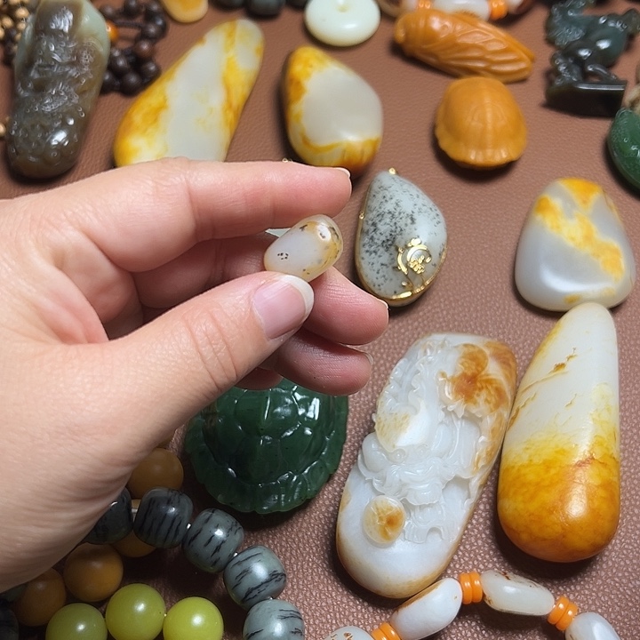 和田玉未镶嵌珠宝奇石