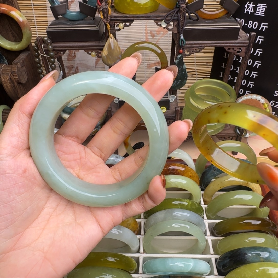 冬***岫玉未镶嵌手镯默认微瑕无科技