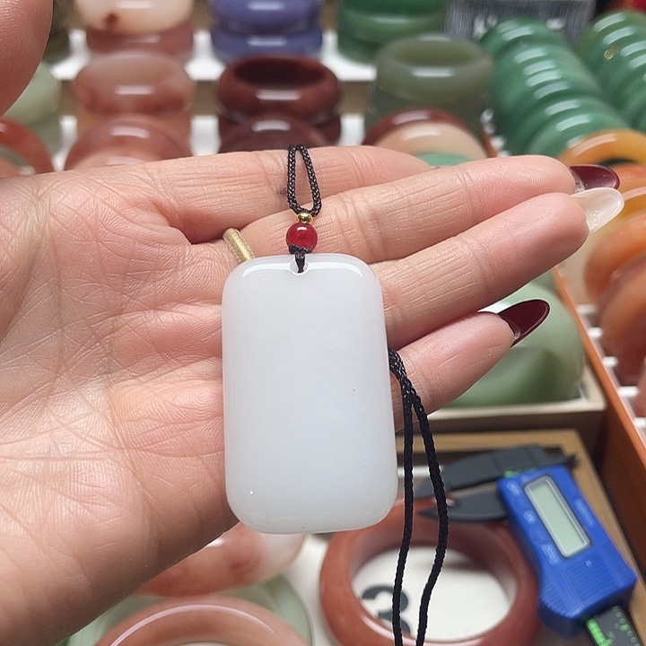 石英质玉（非洲翠）合金手镯