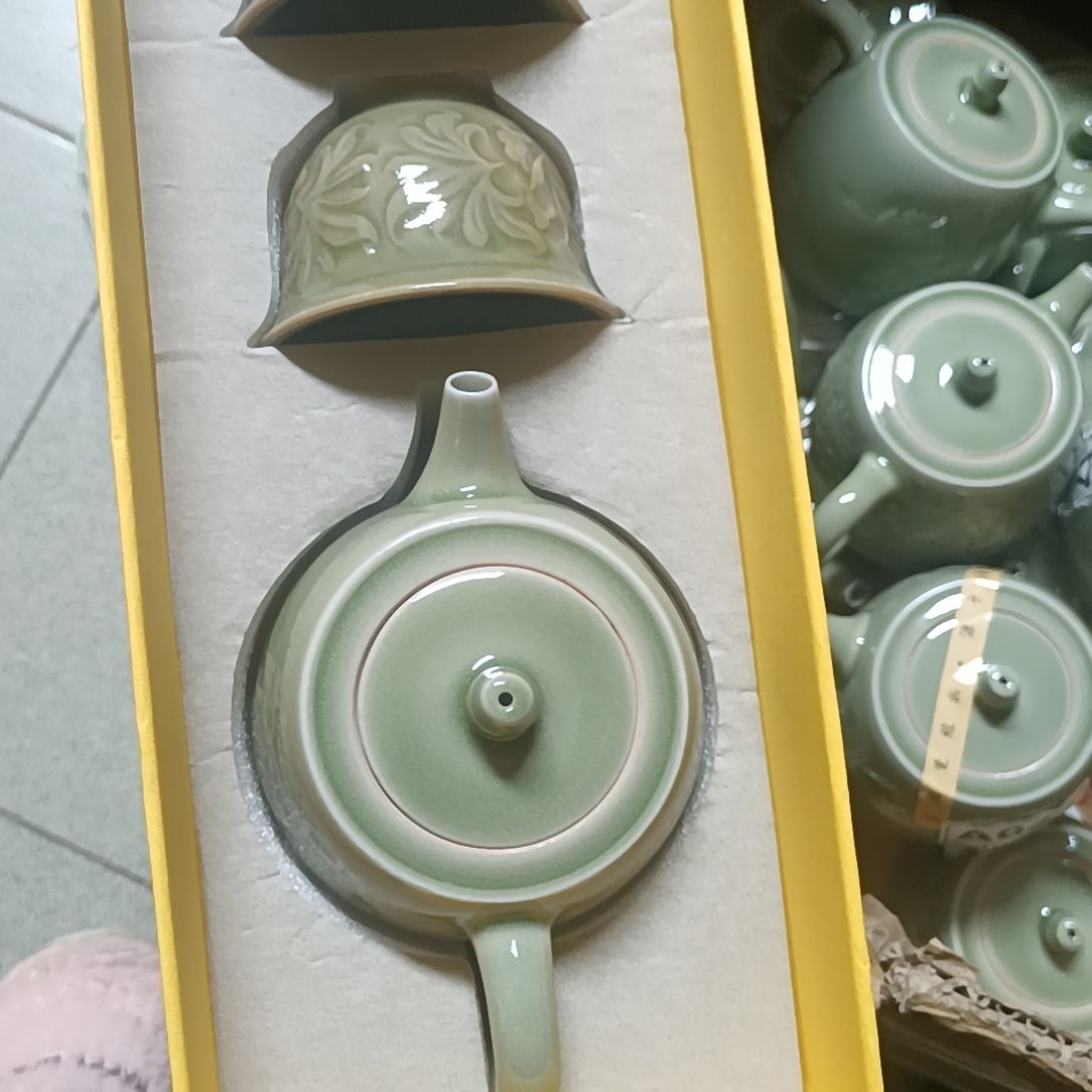 耀州窑青瓷莲花汉锋壶微微瑕1件