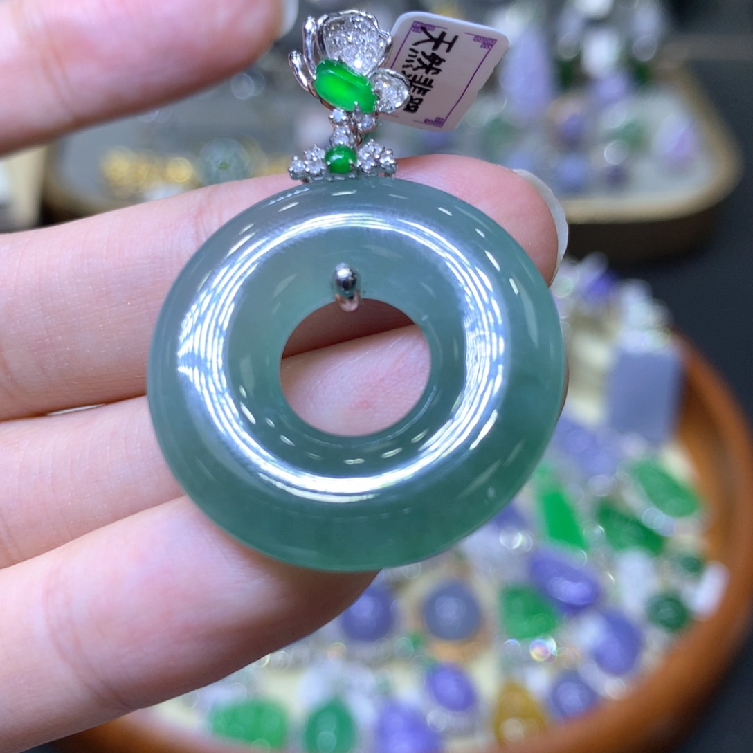 【闪购商品】翡翠颈饰18K金镶嵌翡翠吊坠项链