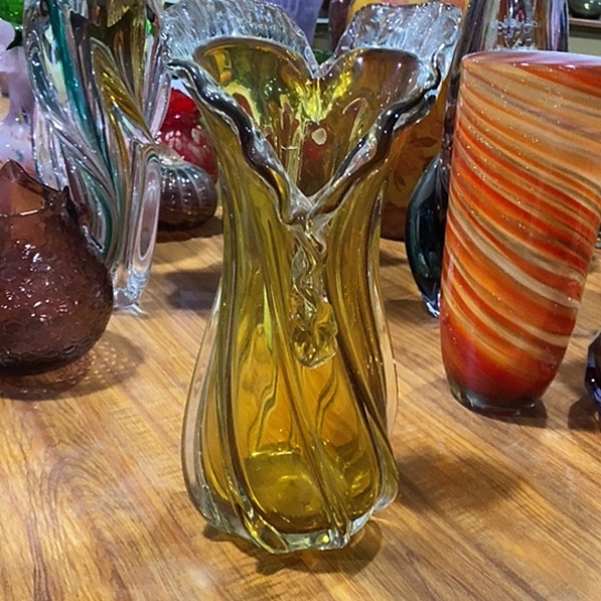 琉璃花瓶高33厘米口径13厘米