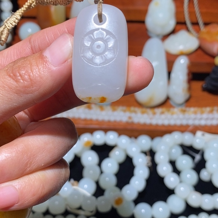 和田玉未镶嵌颈饰