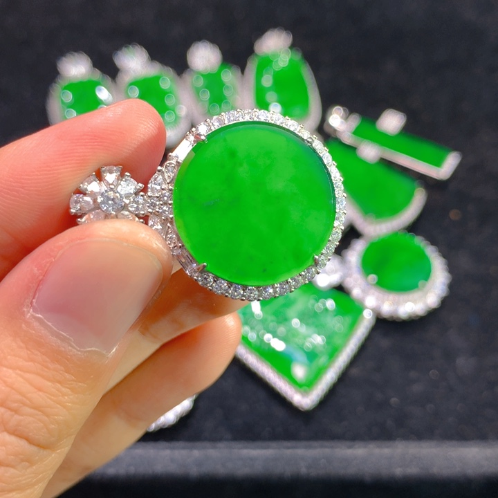 翡翠颈饰银S925镶嵌一个