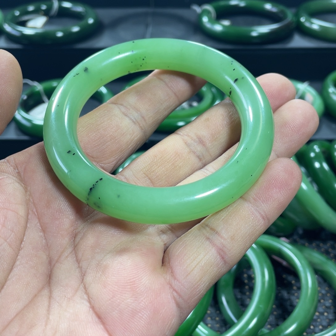 和田玉（碧玉）未镶嵌手镯