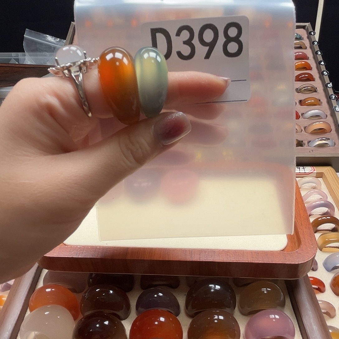 谢***记玛瑙/玉髓未镶嵌戒指