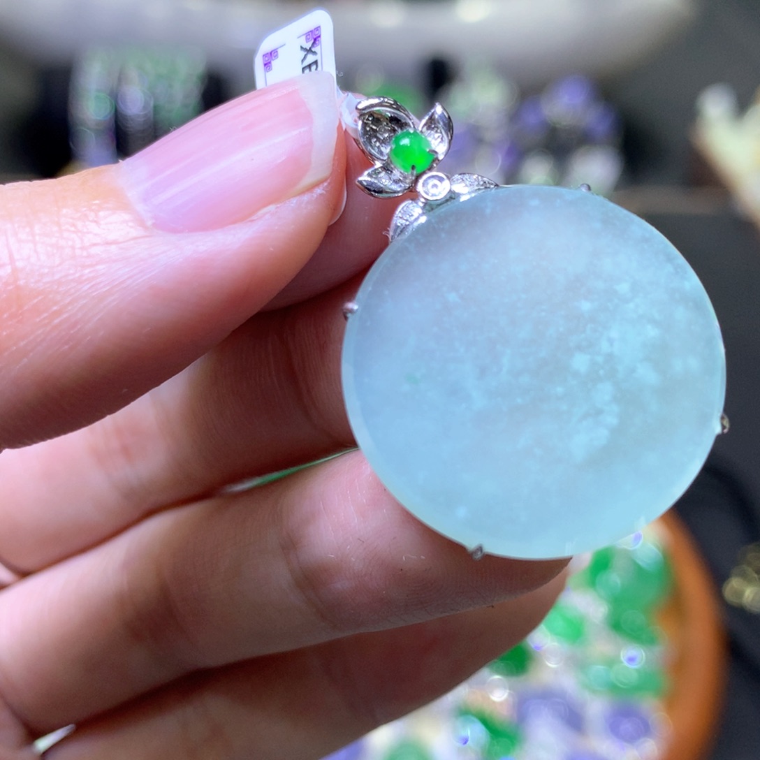 【闪购商品】翡翠颈饰18K金镶嵌翡翠吊坠项链