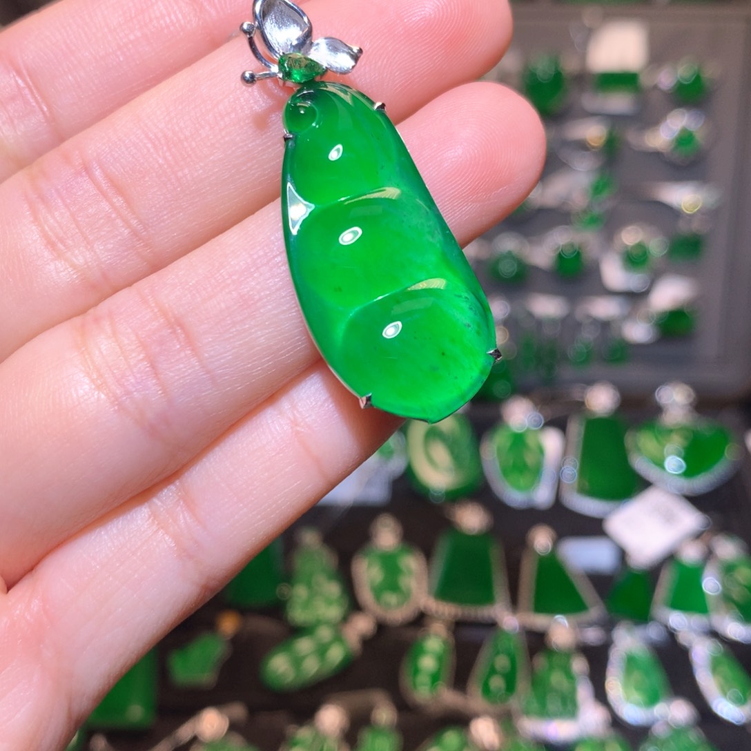 翡翠颈饰18K金镶嵌豆子