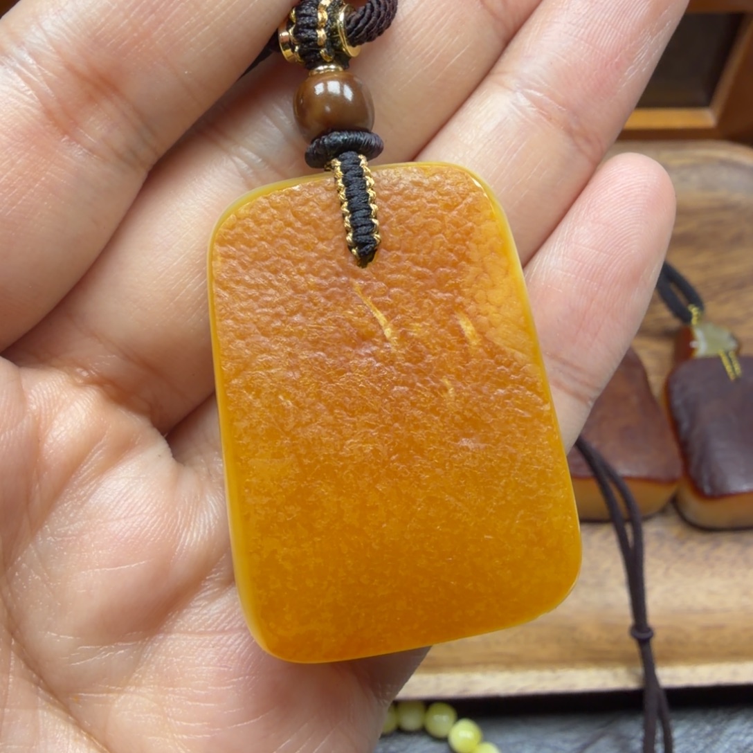 琥珀未镶嵌吊坠(赠链)