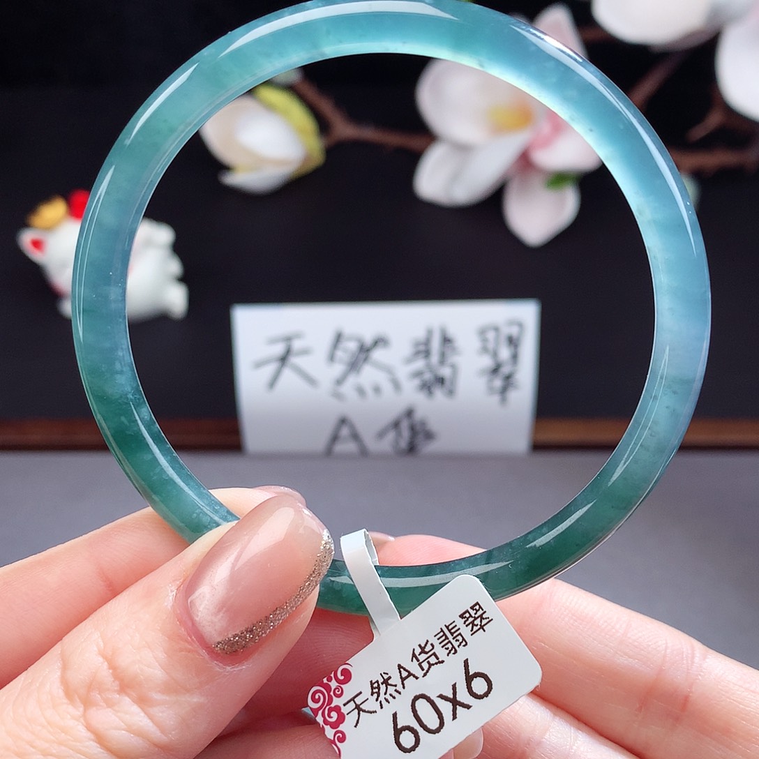 翡翠手镯（圆镯）未镶嵌