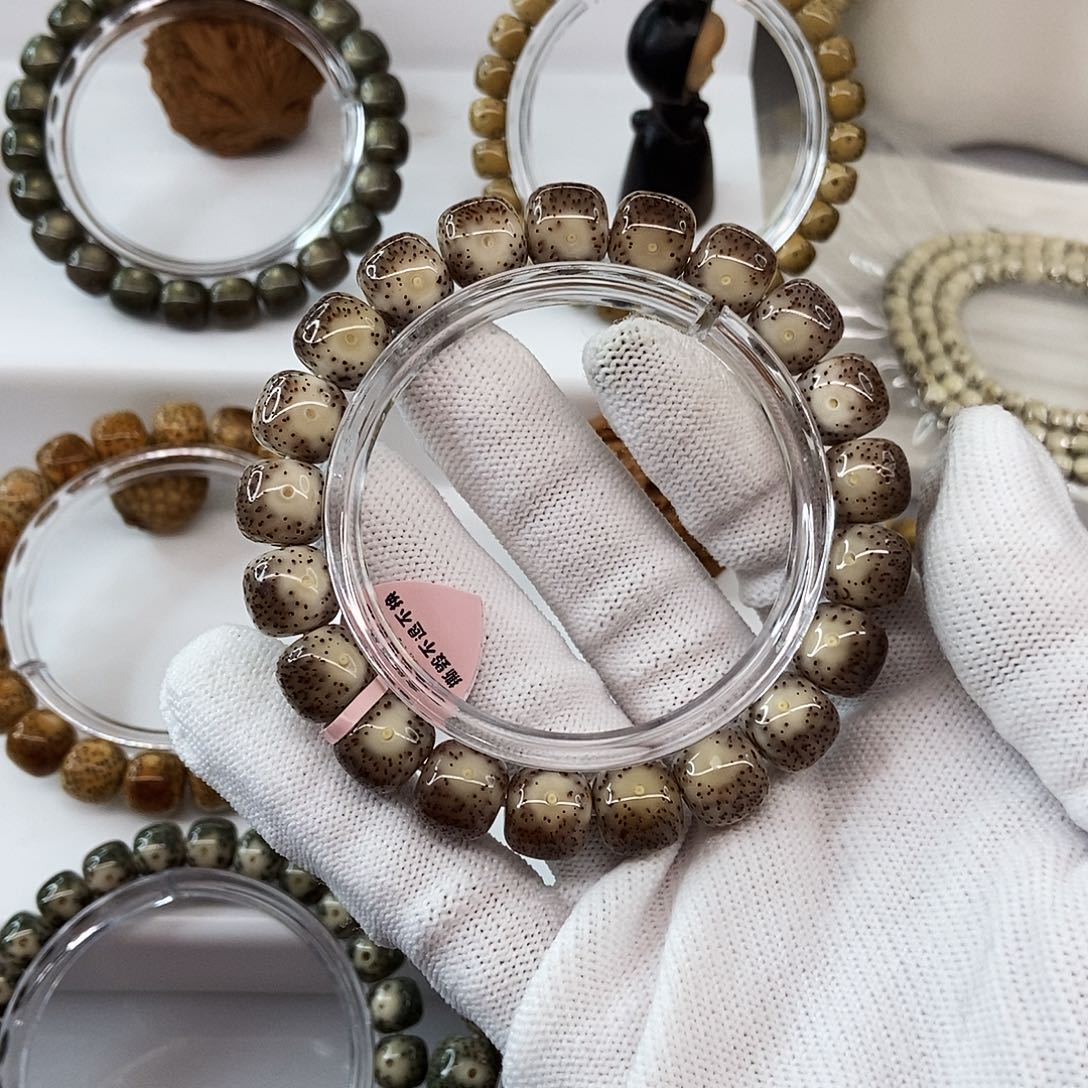 蔡***生手串星月菩提11粉冰