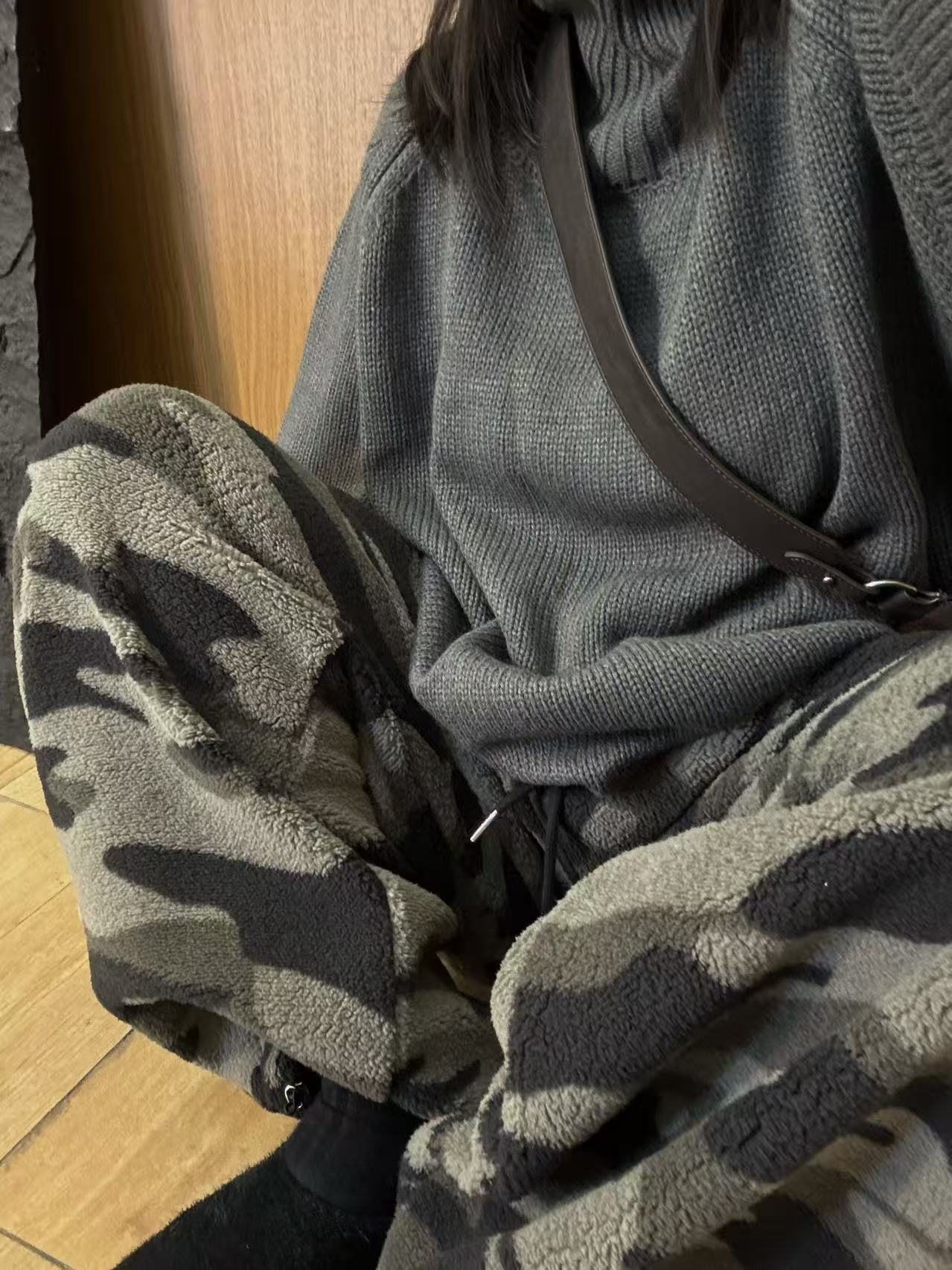 《子后》微胖大码 复古休闲宽松摇粒绒迷彩休闲裤