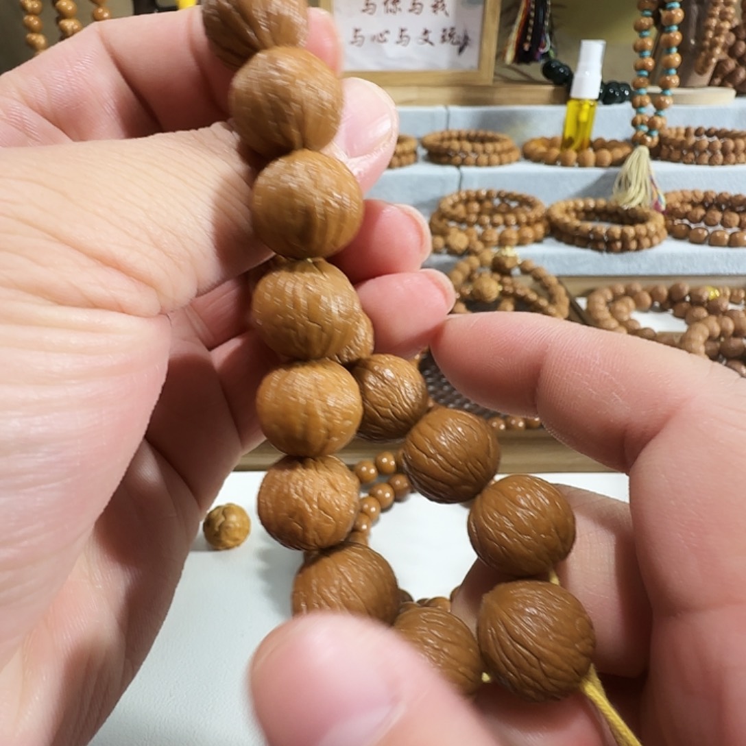 把件猴头核桃原皮原色猴头手串凤羽手持