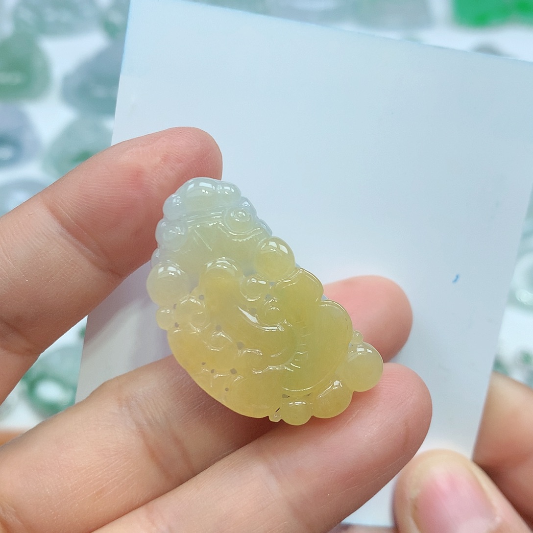 翡翠颈饰未镶嵌貔貅