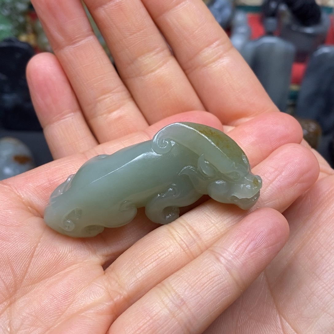 和田玉挂件未镶嵌玉***者