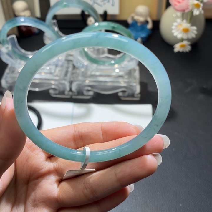 翡翠未镶嵌手镯浅蓝圆条