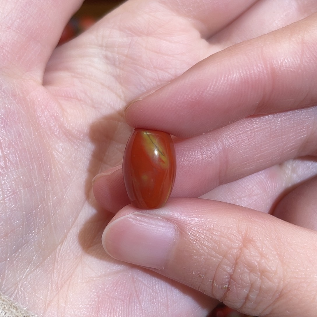 南红玛瑙未镶嵌桶珠有裂