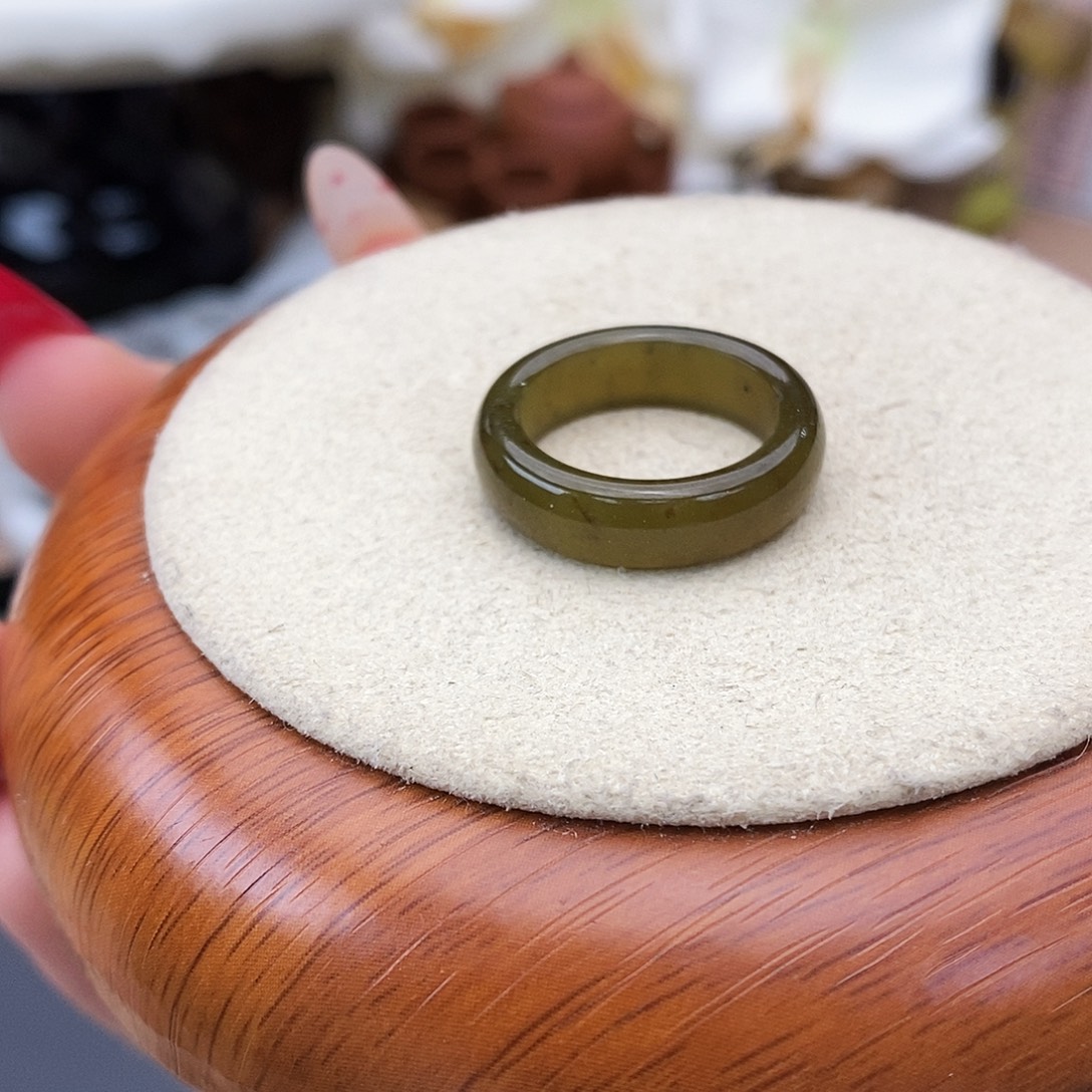 和田玉（糖玉）戒指未镶嵌c17飘糖圆切17.2不退换