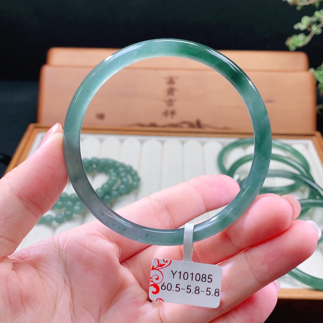 翡翠手镯（圆镯）未镶嵌