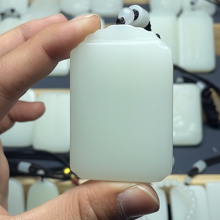 L***、无事牌0000000000001