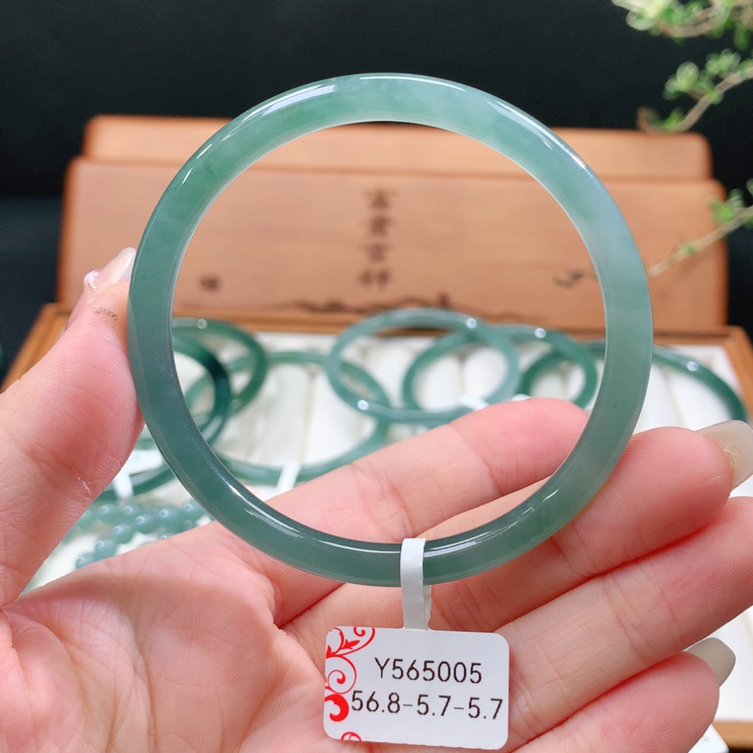 翡翠手镯未镶嵌天然