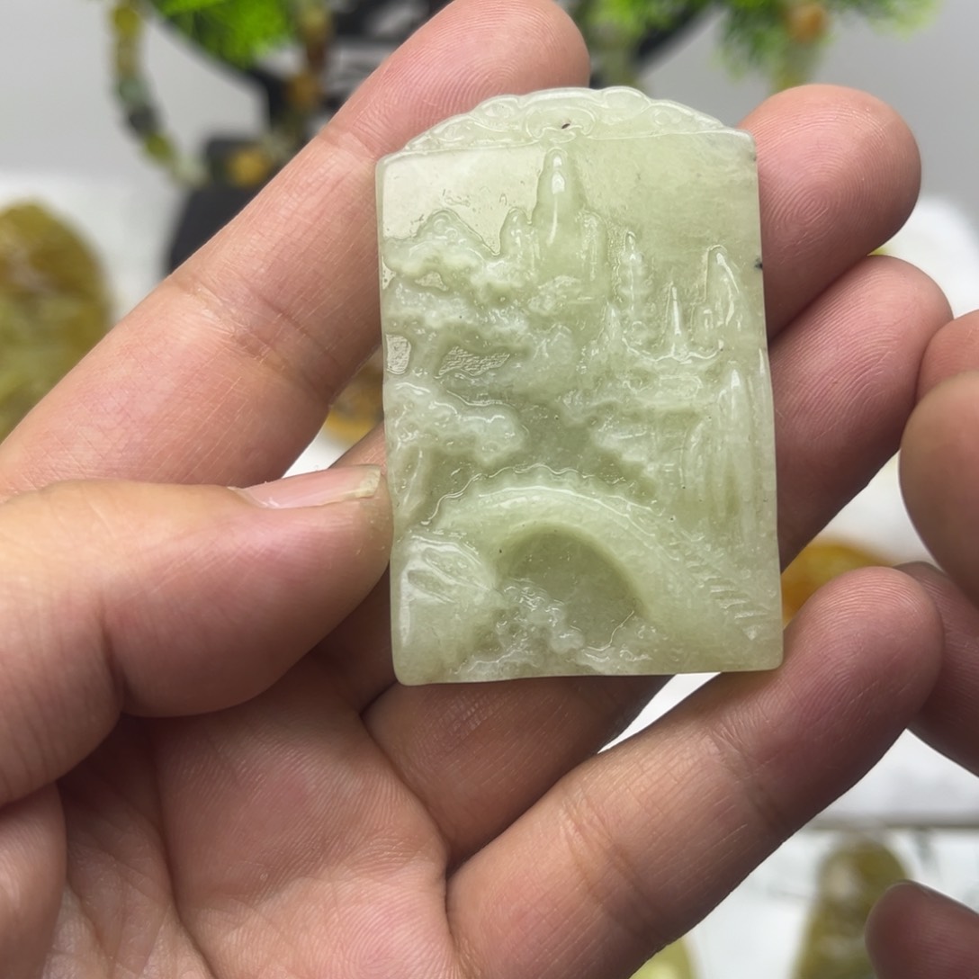 蛇纹石玉颈饰未镶嵌