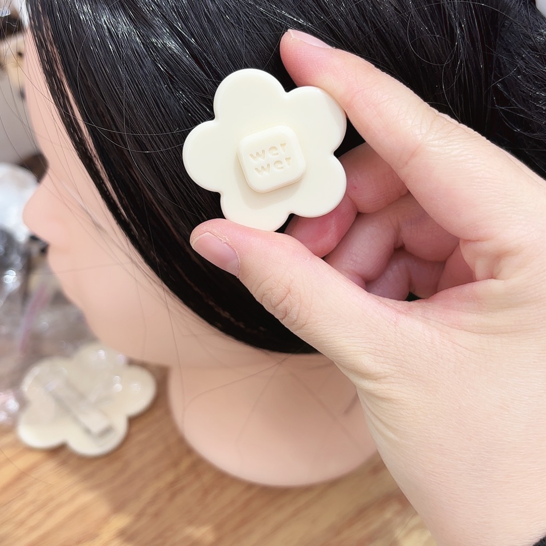 皮质铁合金小号花朵奶黄