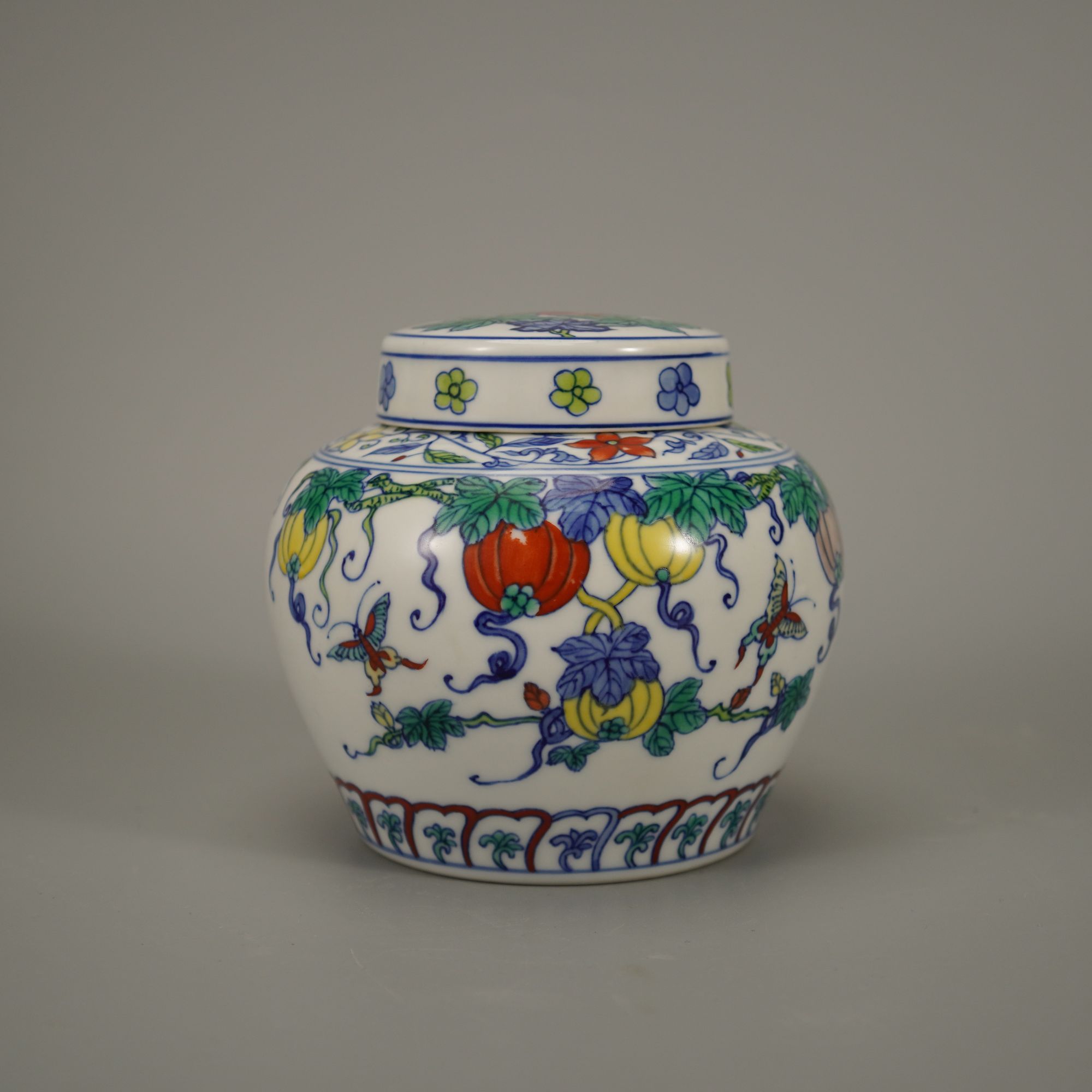 10732葡萄瓜果纹饰天字罐