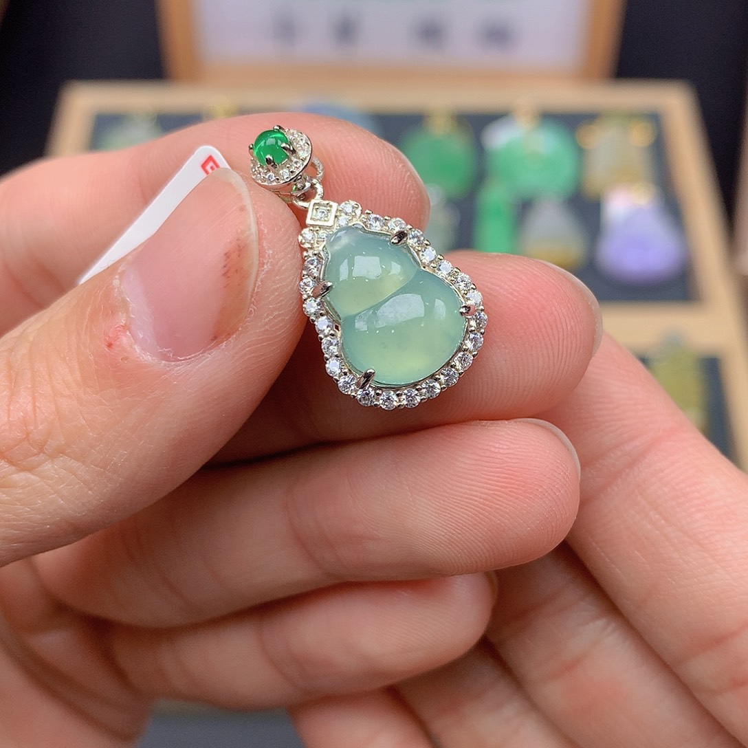 翡翠颈饰未镶嵌翡翠