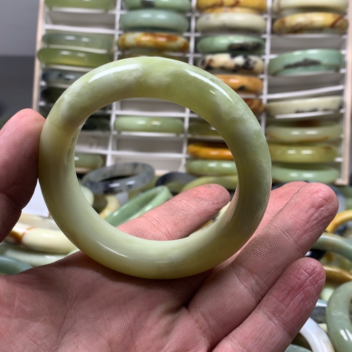 蛇纹石玉手镯未镶嵌დ***、