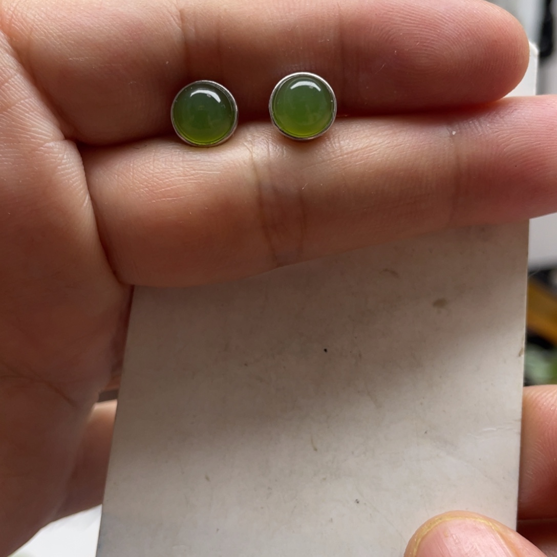 春***意蛇纹石玉未镶嵌耳饰