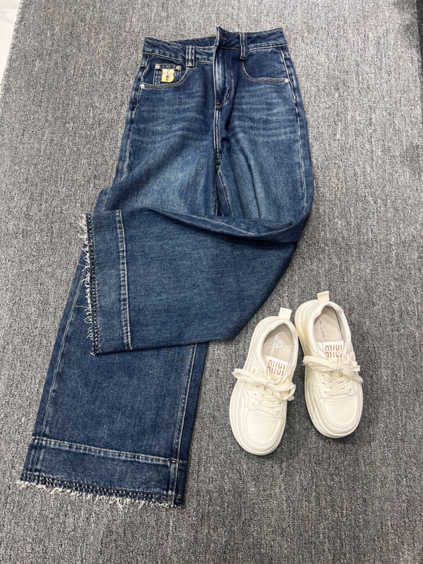 系高服装店、欧货直筒牛仔裤、休闲