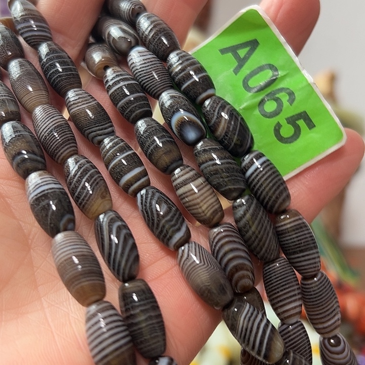 谭***玛瑙/玉髓未镶嵌颈饰