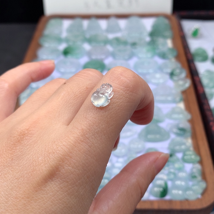 颈饰未镶嵌翡翠高冰貔貅