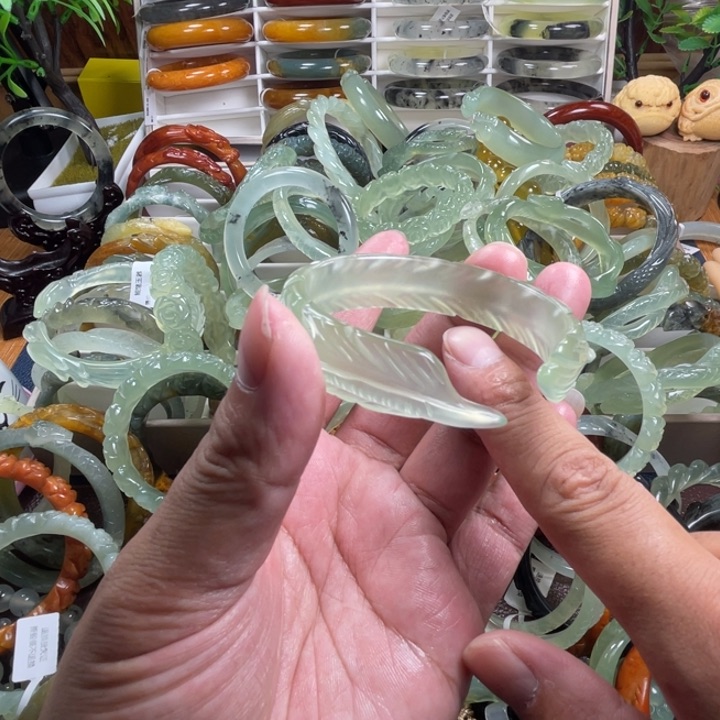 未镶嵌蛇纹石玉手镯草**方
