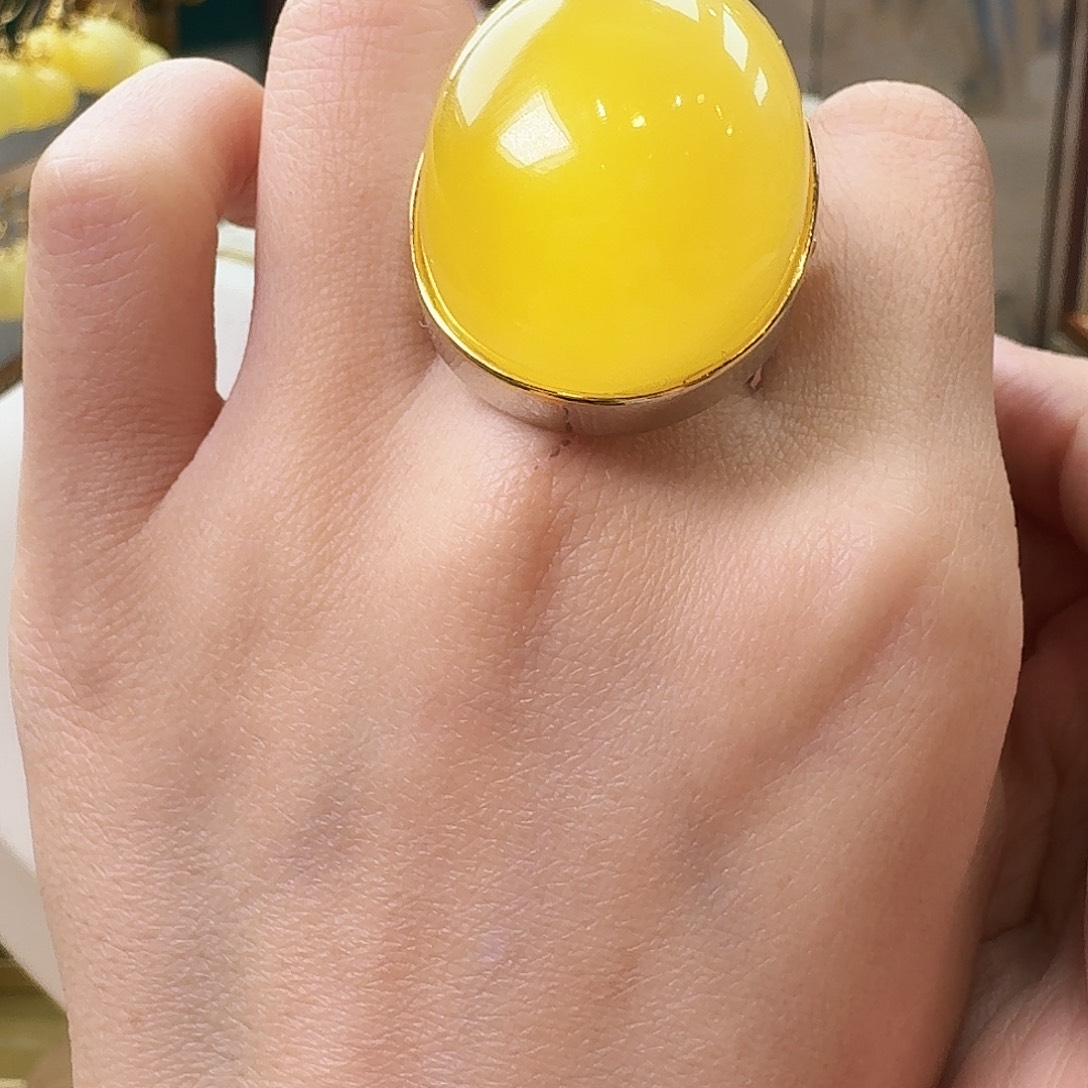 琥珀未镶嵌颈饰戒指